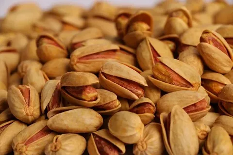 تصویر 2 از قیمت خرید پسته زعفرانی + فروش ویژه